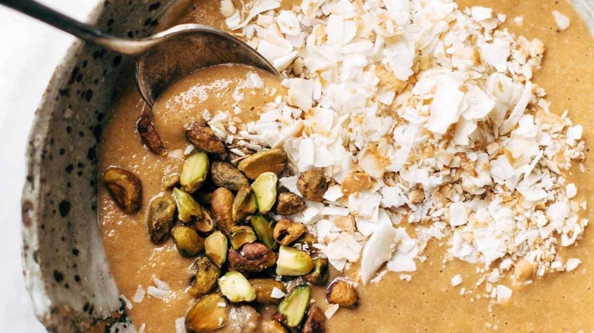 Carrot Cake Smoothie Bowl