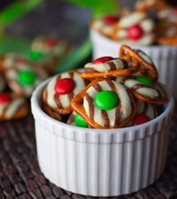 <span class="fn">Holiday Pretzel Bites