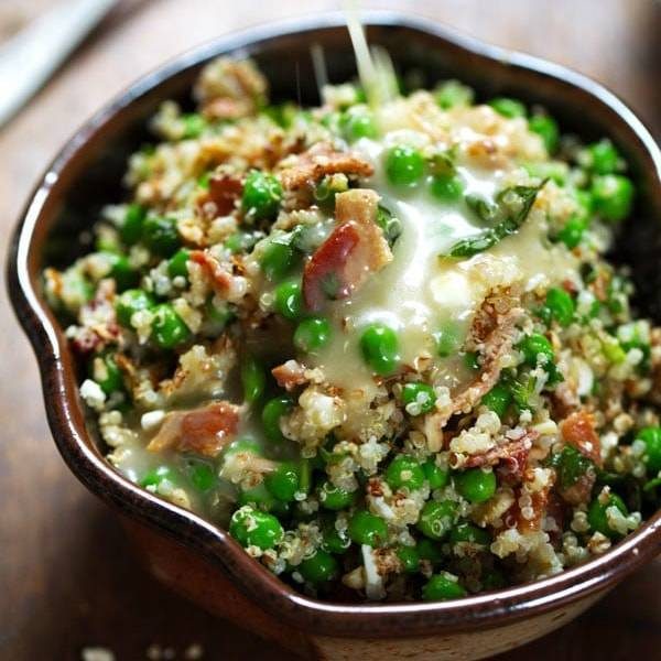 Salad Quinoa Musim Semi dengan Vinaigrette Lemon Madu