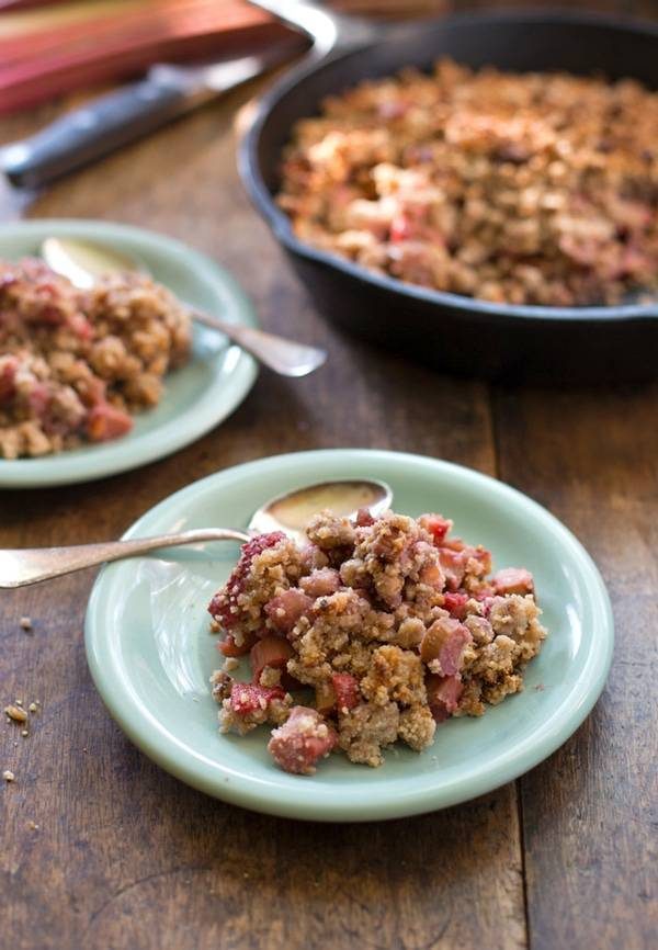 Strawberry Rhubarb Crisp - and it's paleo.