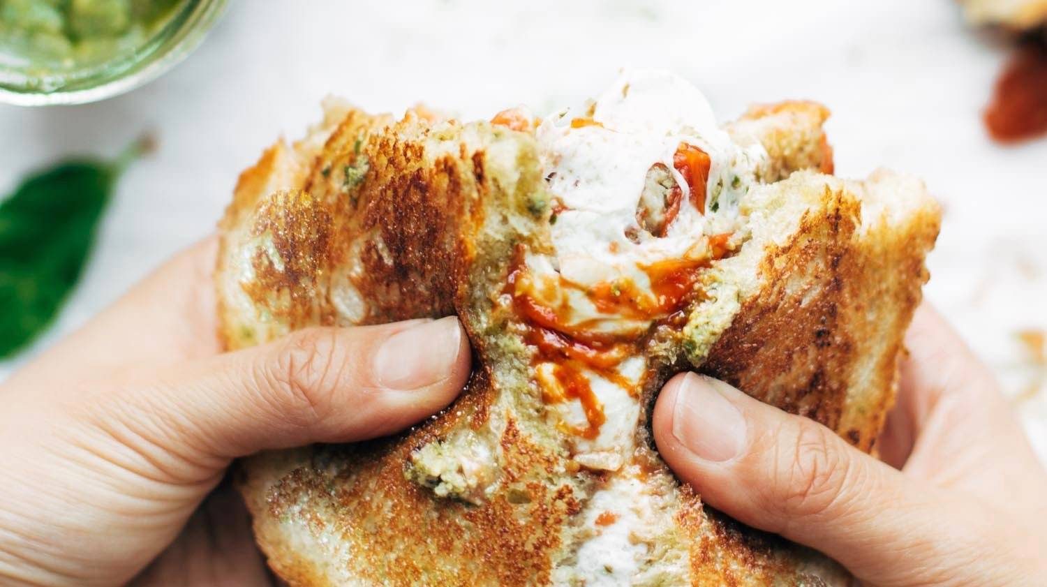 Keju Panggang Caprese yang diisi