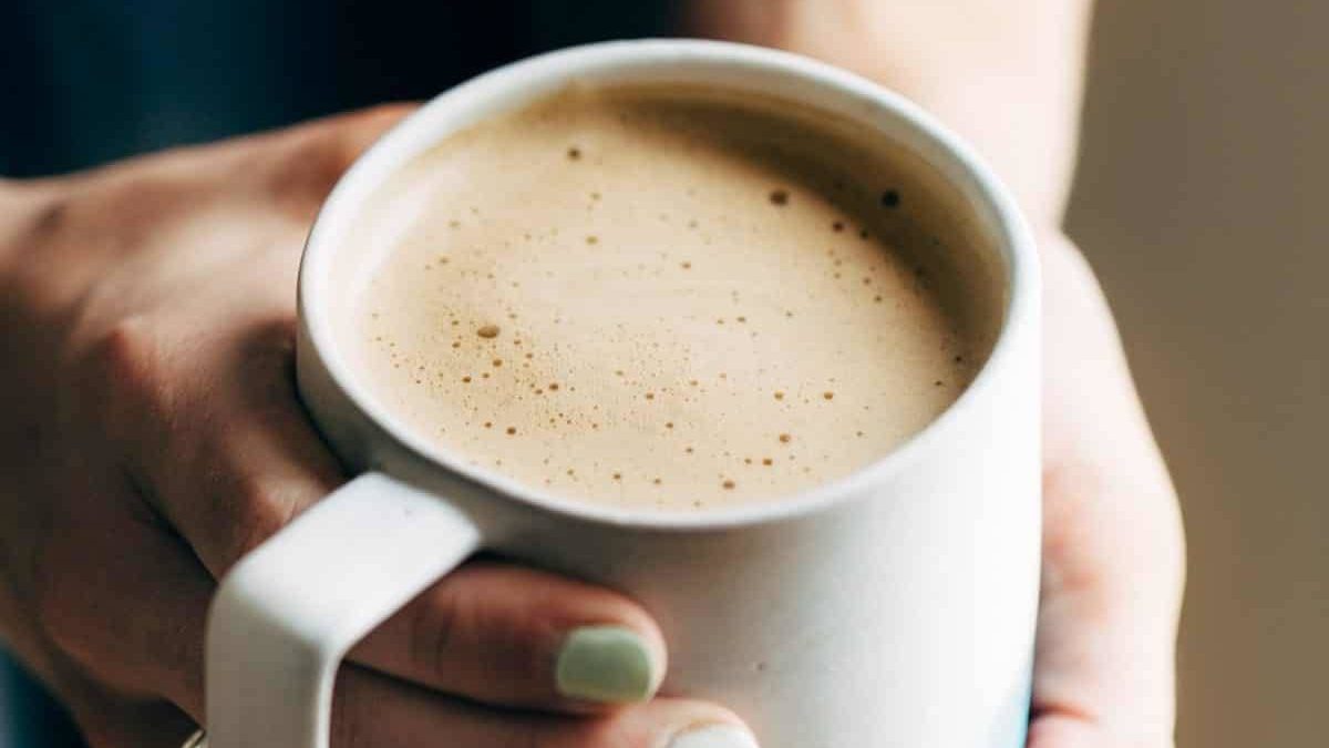 Cashew coffee in a cup.