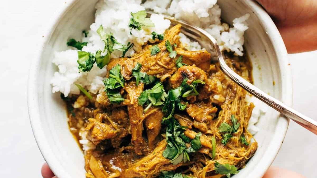Tandoori chicken in bowl with rice.