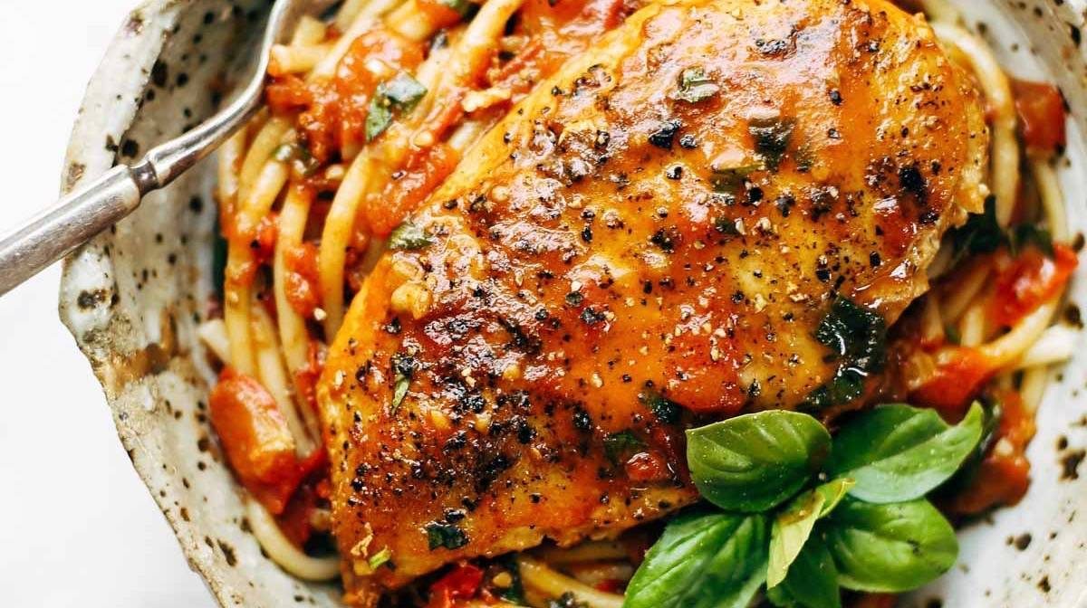 Ayam Kemangi Bawang Putih dengan Saus Mentega Tomat