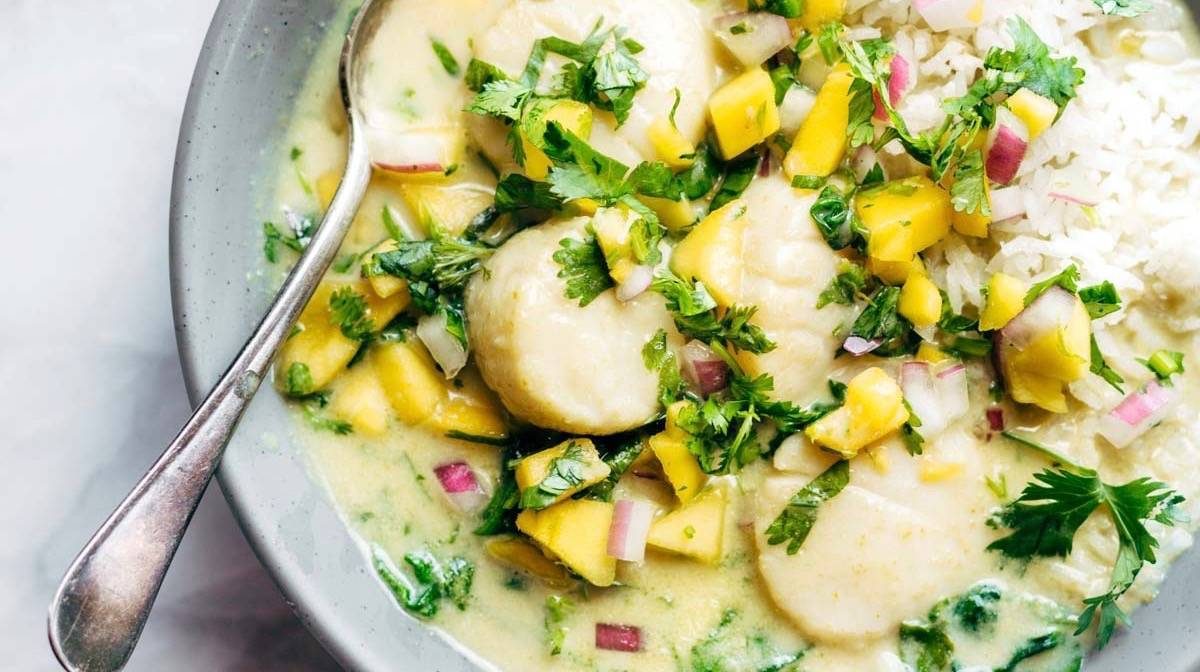 Green Curry Scallops with Mango Cilantro Salsa