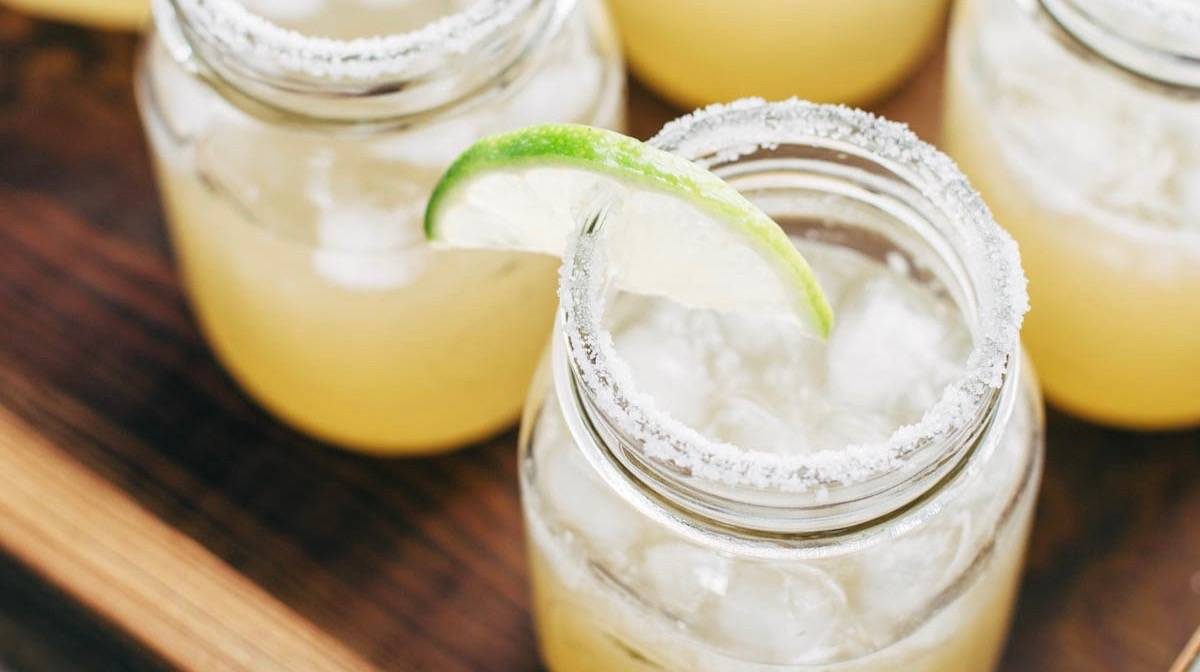 Margarita Gaya Pitcher untuk Banyak Orang