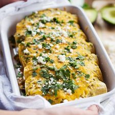Enchilada Butternut Squash & Jamur dengan Saus Tomatillo