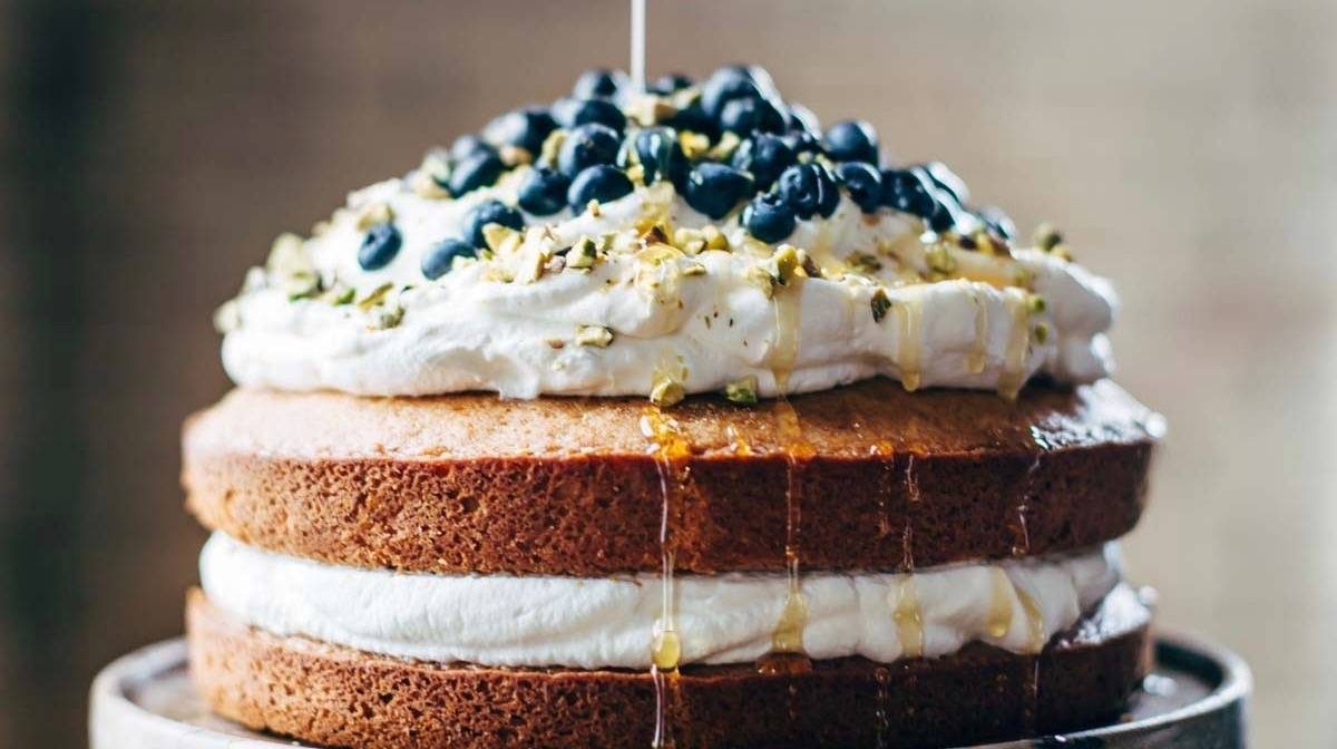 Kue Brunch Jeruk Blueberry dengan Agave dan Pistachio
