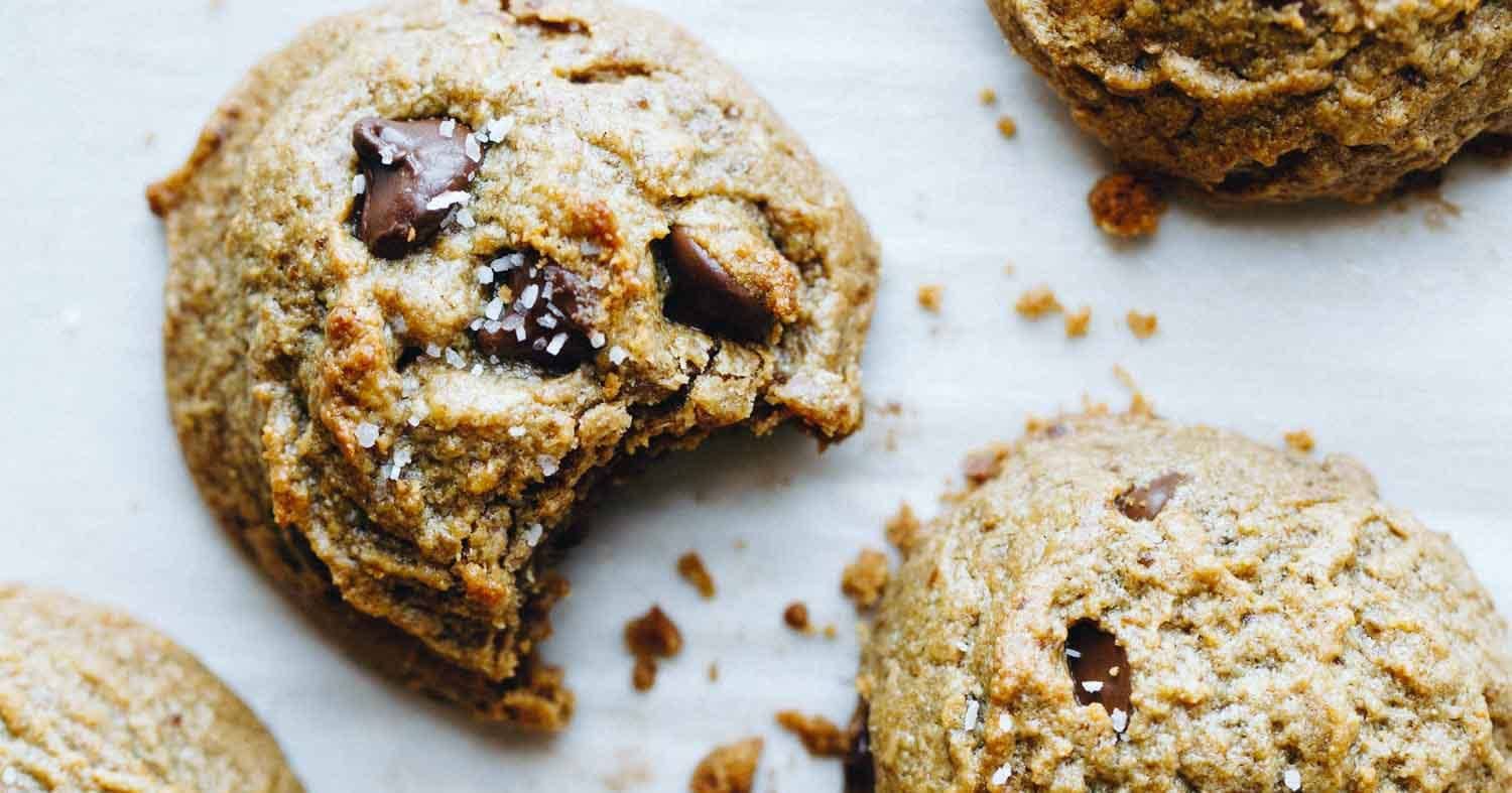 5 Ingredient Peanut Butter Chocolate Chip Cookies - Pinch of Yum
