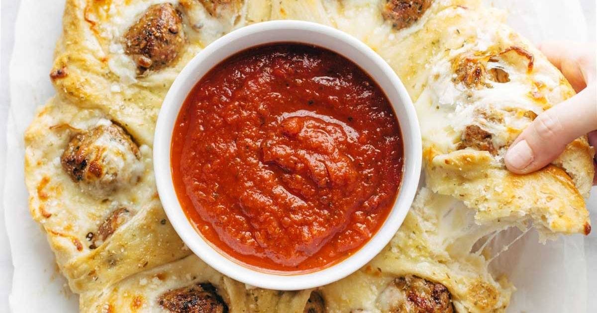 Cheesy Meatball Pull-Apart Pizza Ring - pizza recipe