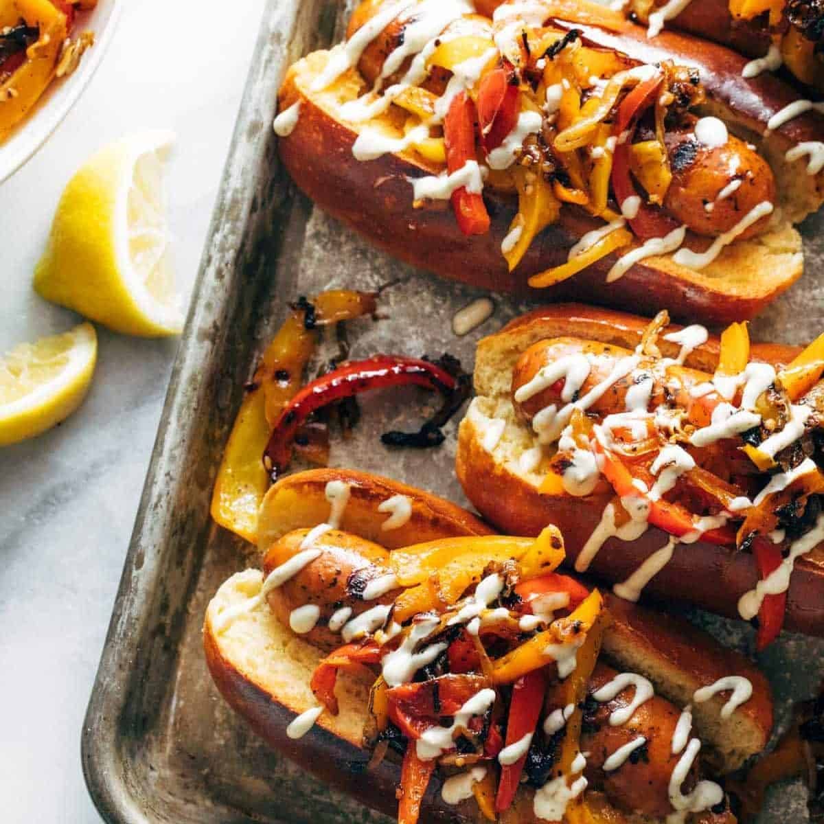 Sosis Panggang dan Paprika dengan Bawang Putih Aioli