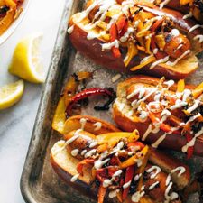 Sosis Panggang dan Paprika dengan Bawang Putih Aioli