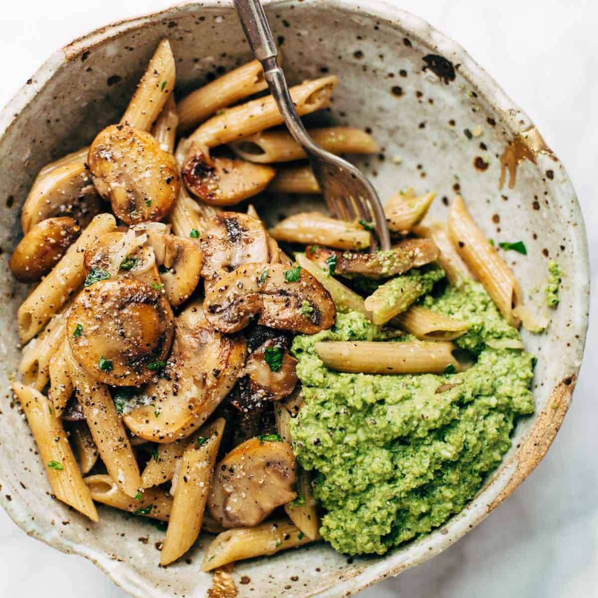 Penne Jamur Sederhana dengan Pesto Walnut