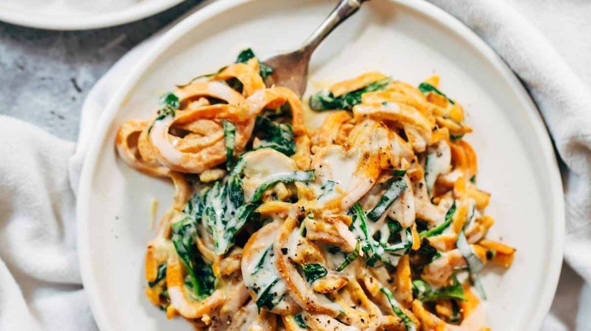 Mie Ubi Jalar Bayam Krim dengan Saus Mete