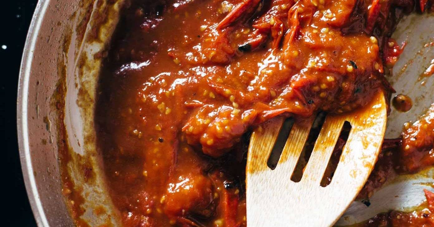 Basic Garlic Butter Tomato Sauce Recipe - Pinch of Yum