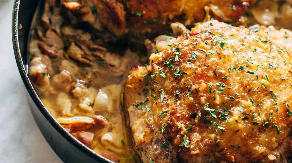 Wajan Kalkun dengan Bacon dan Anggur Putih