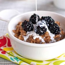 Blackberries and Cream Oats with Honey