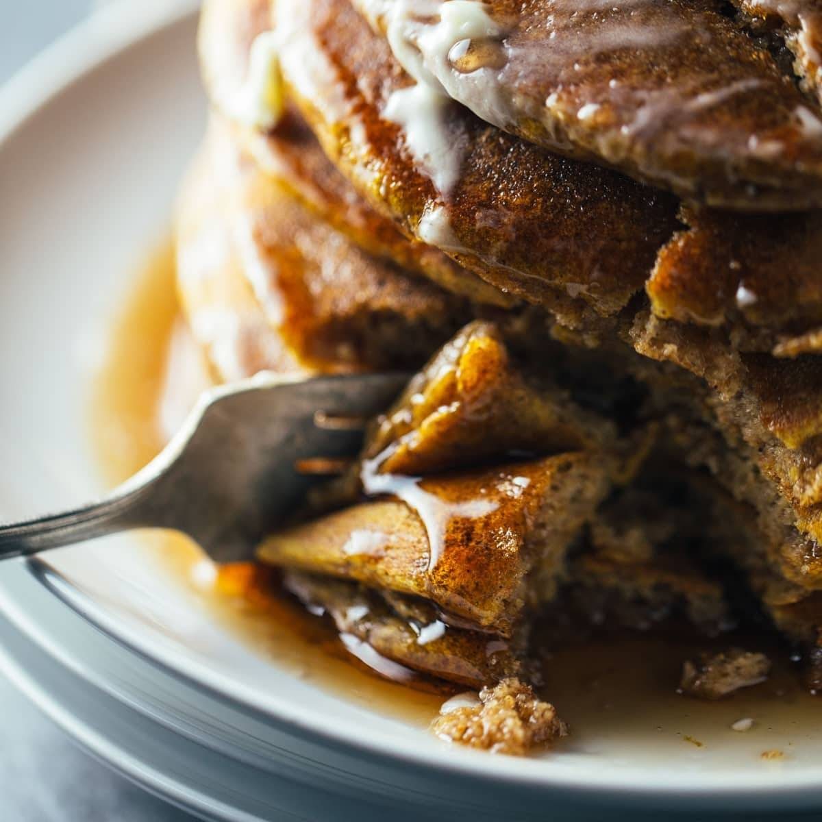 Simple Cinnamon Pumpkin Pancakes