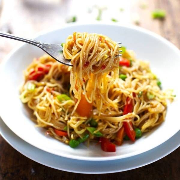 Stir Fried Singapore Noodles with Garlic Ginger Sauce