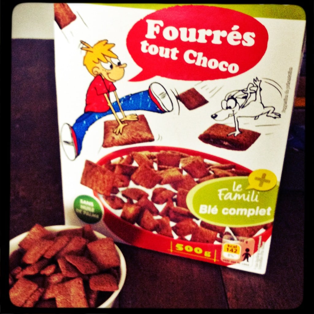 Fourres chocolate cereal in a bowl.