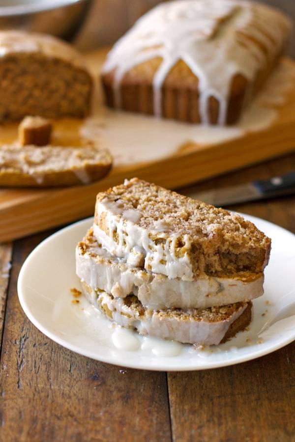 Gingerbread loaves with drizzle on a white plate.