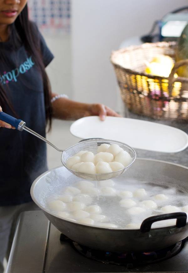 Filipino palitaw in a big pan.