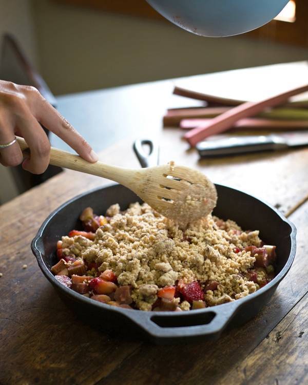 Paleo strawberry rhubarb crisp in a skillet.