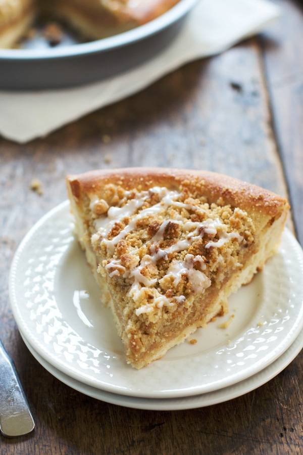 Deep Dish Cinnamon Streusel Dessert Pizza on a stack of white plates.