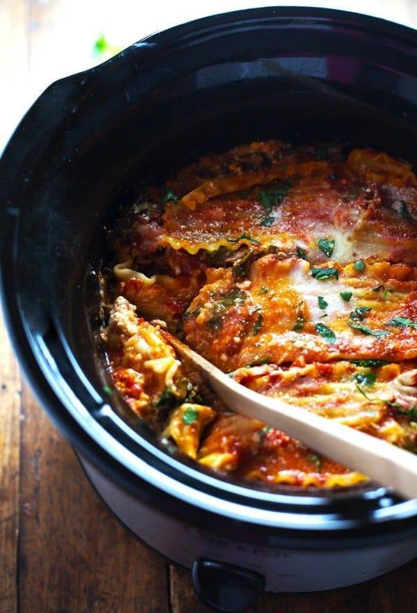 Super Easy Skinny Veggie Crockpot Lasagna - a handful of simple ingredients for a healthy family dinner. | https://pinchofyum.com