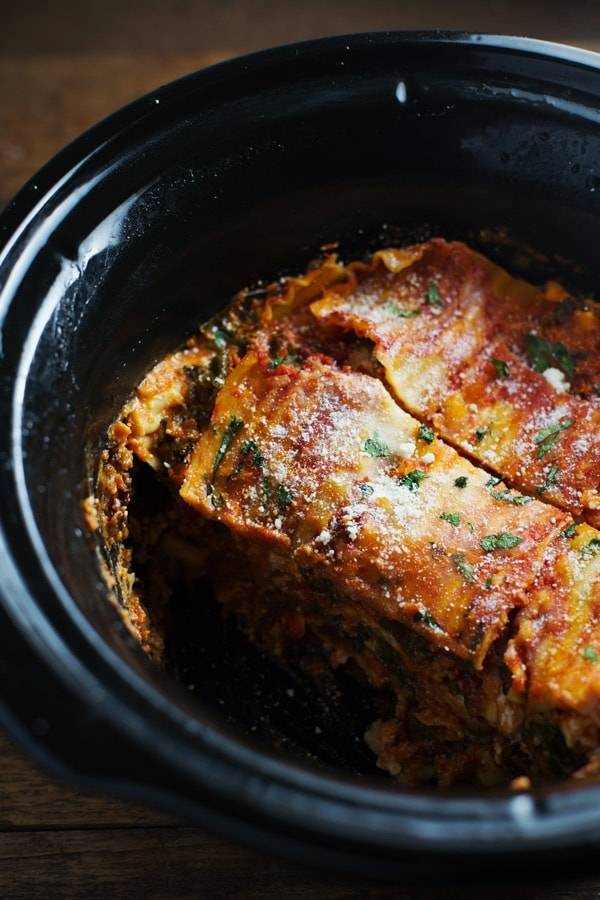 This skinny Veggie Crockpot Lasagna is packed with good-for-you veggies and super easy to make. Just put it in the crockpot and you've got dinner! | pinchofyum.com