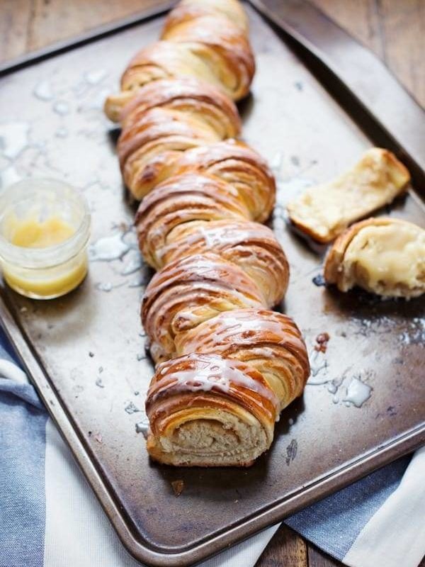 Homemade Cinnamon Roll Pull Apart Bread - simple, pretty, and totally irresistible. | pinchofyum.com