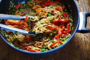 Stir Fried Singapore Noodles with Garlic Ginger Sauce Recipe - Pinch of Yum