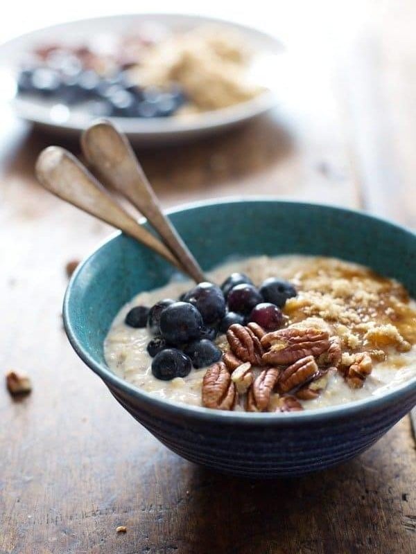 Flax and Blueberry Vanilla Overnight Oats - I can't think of a quick and easy breakfast that I love more. | pinchofyum.com