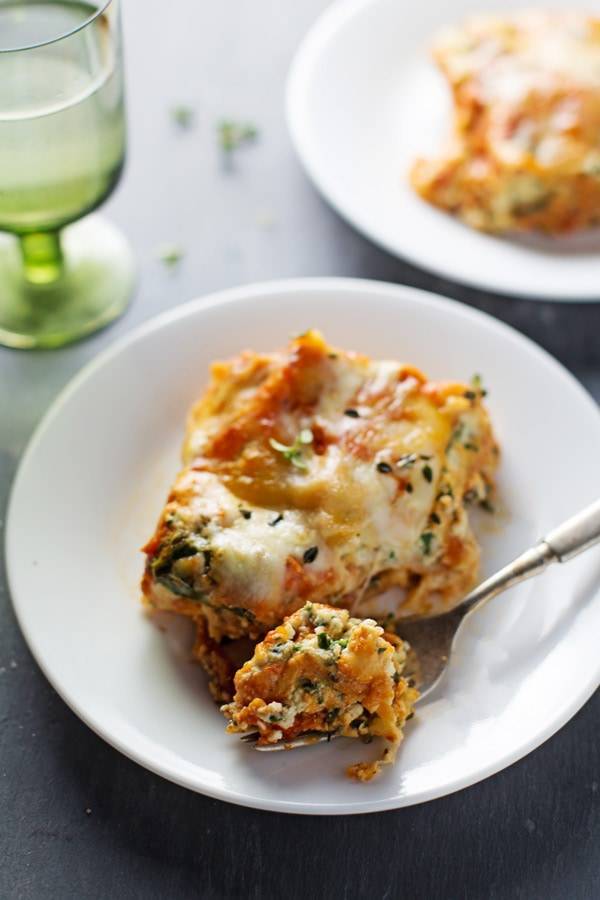 This Skinny Spinach Lasagna has thick layers of sauce, noodles, ricotta, spinach, and Mozzarella - queue the mouth watering! | pinchofyum.com
