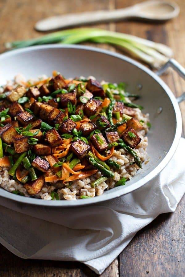 Honey Ginger Tofu and Veggie Stir Fry - veg-friendly, gluten free, 400 cals, YUMMY. | pinchofyum.com