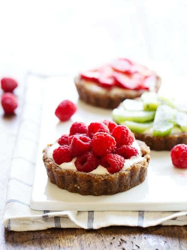 No-Bake Fruit Pizzas - nutritious raw ingredients and no refined sugar in these pretty little desserts! | pinchofyum.com