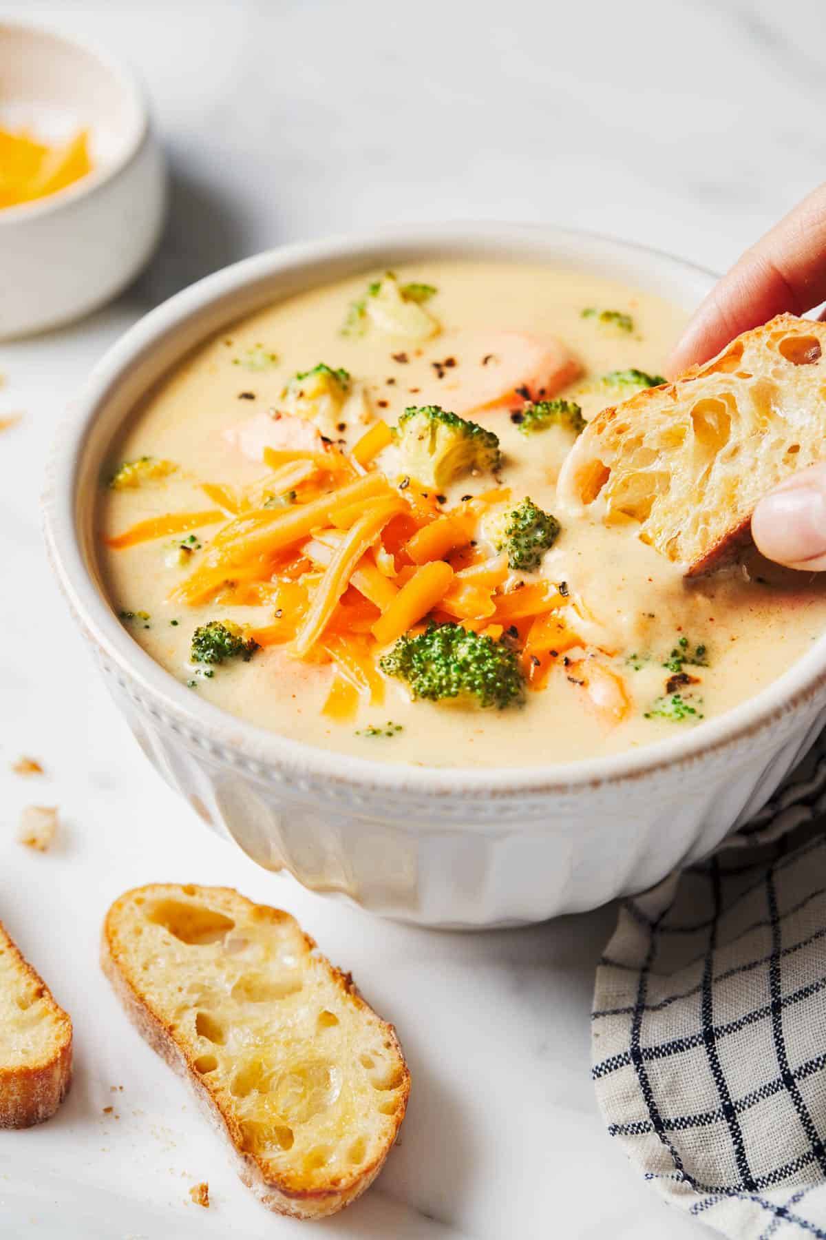 Broccoli Cheese Soup in Bread Bowls (VIDEO) 