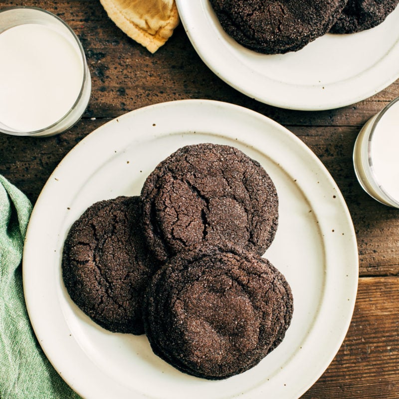 Deep Dish Chocolate Chip Cookie with Caramel and Sea Salt Recipe - Pinch of  Yum