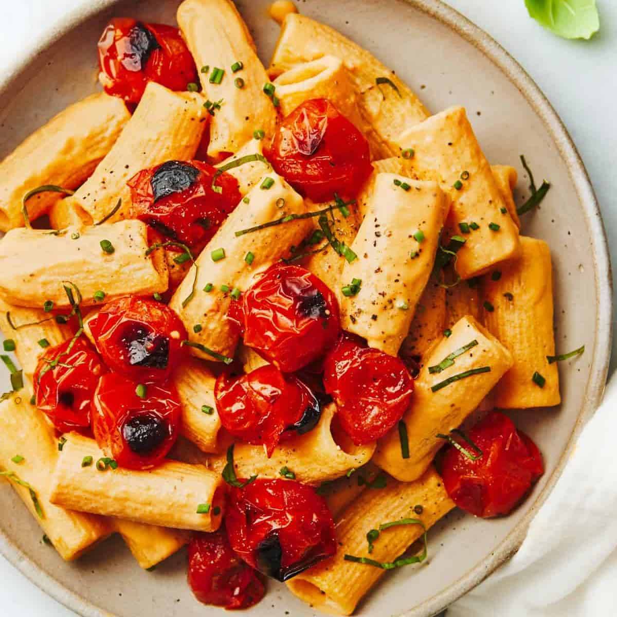 Creamy Red Pepper Pasta with Blistered Tomatoes Recipe - Pinch of Yum