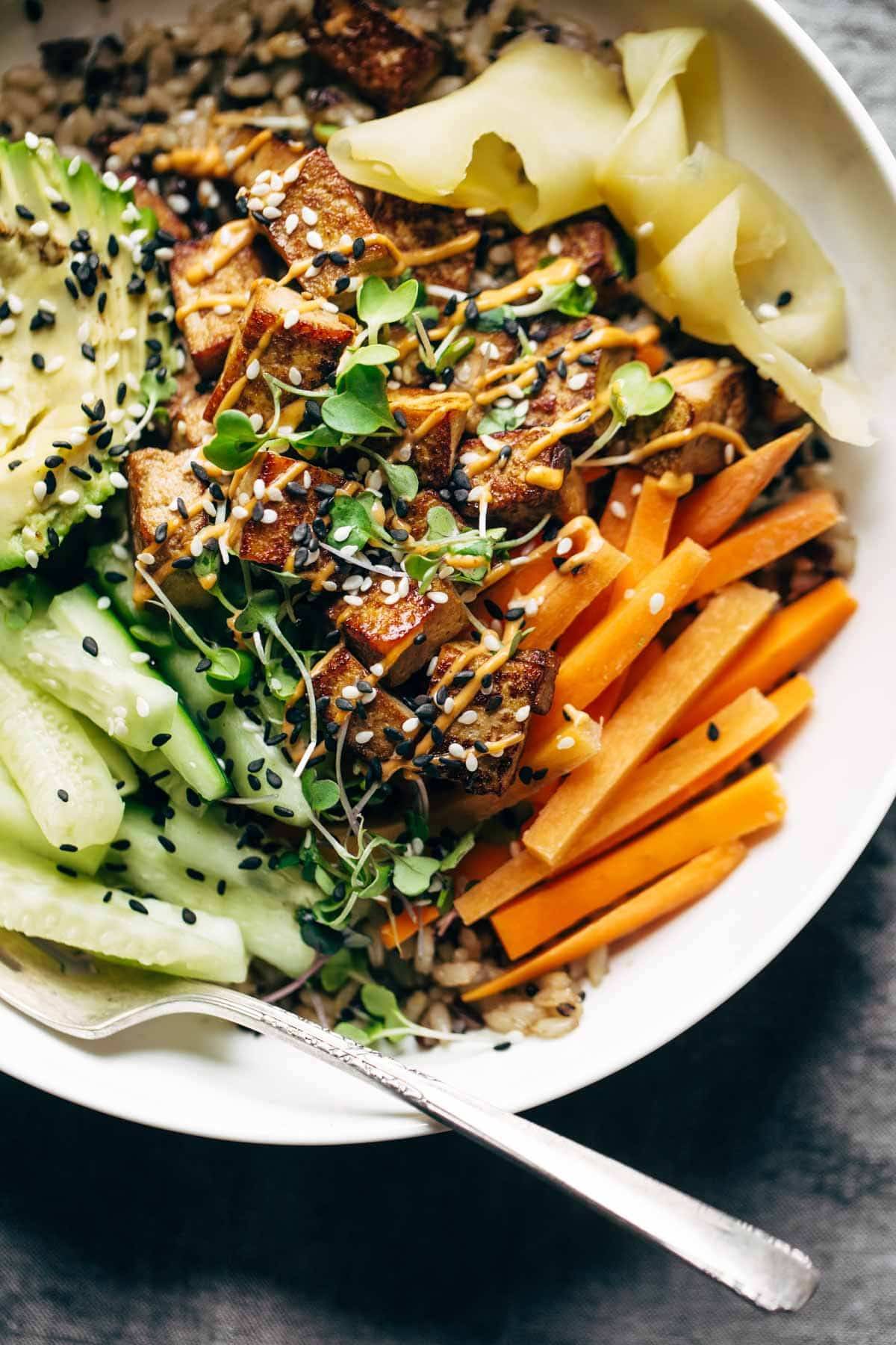 Vegan Sushi Bowl + Dynamite Sauce - The Simple Veganista