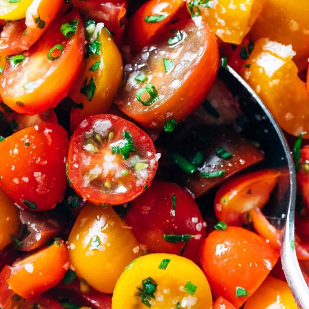 Keep a tomato chopper machine in your kitchen for smooth chopping of  tomatoes.