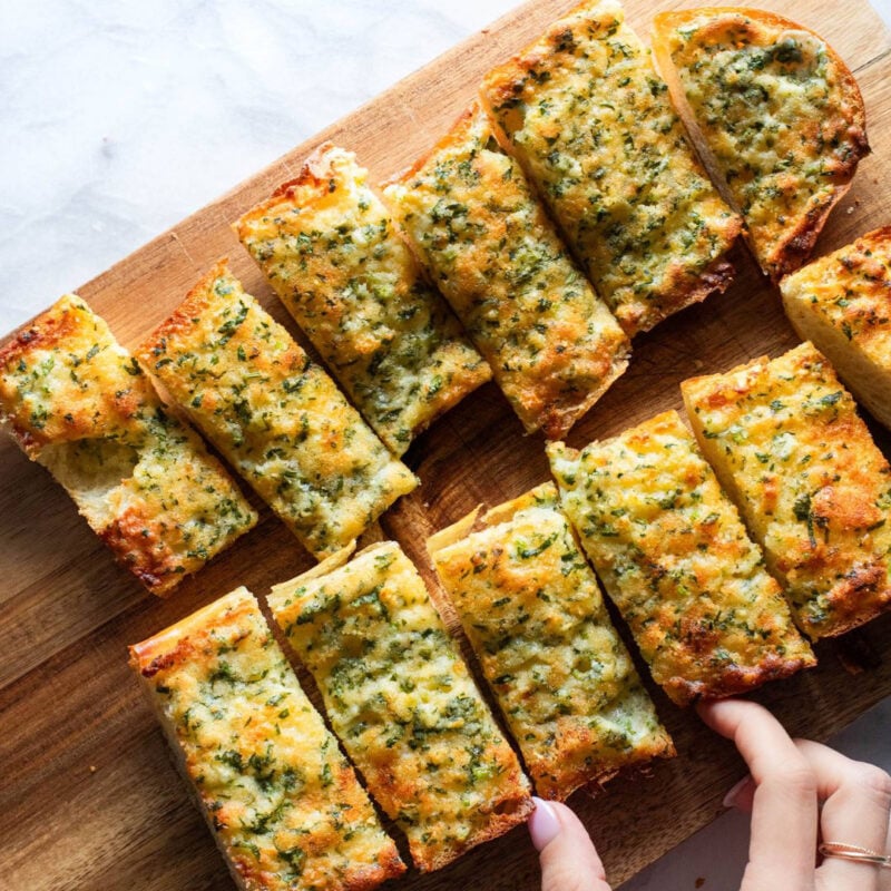 House Favorite Garlic Bread Recipe Pinch Of Yum   Garlic Bread 11 Square 800x800 