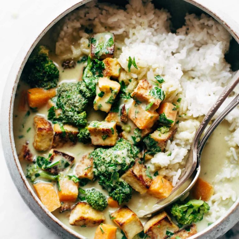 5-Ingredient Green Curry Recipe - Pinch of Yum.