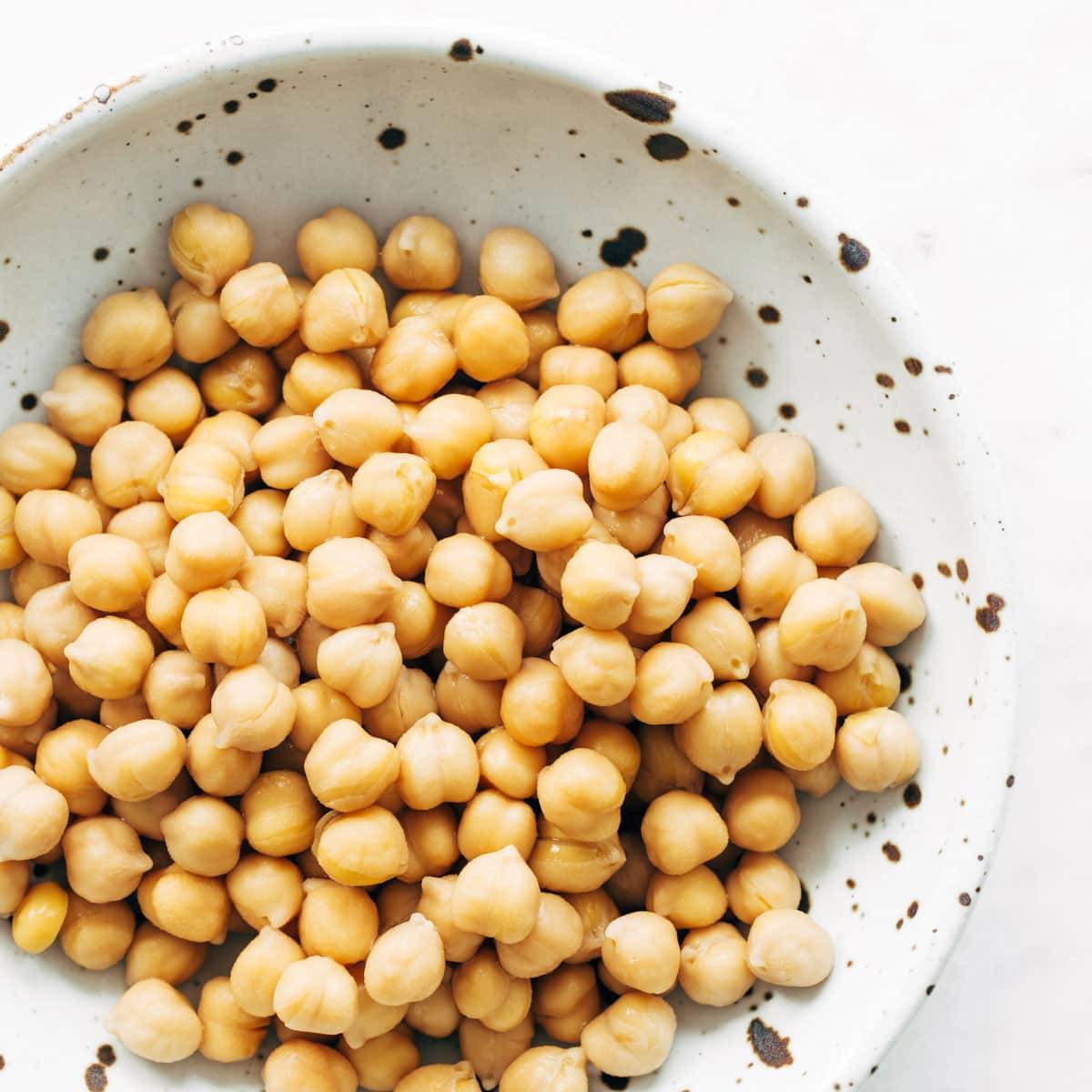 Chickpeas in bowl.