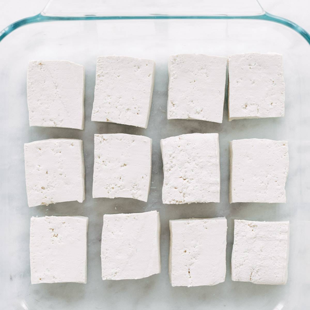 Tofu dans la casserole.