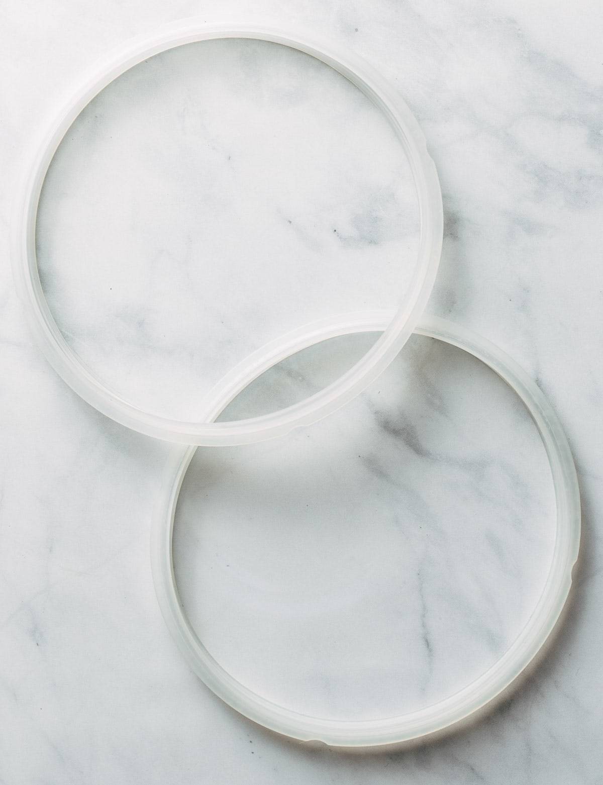 Silicone sealing rings.