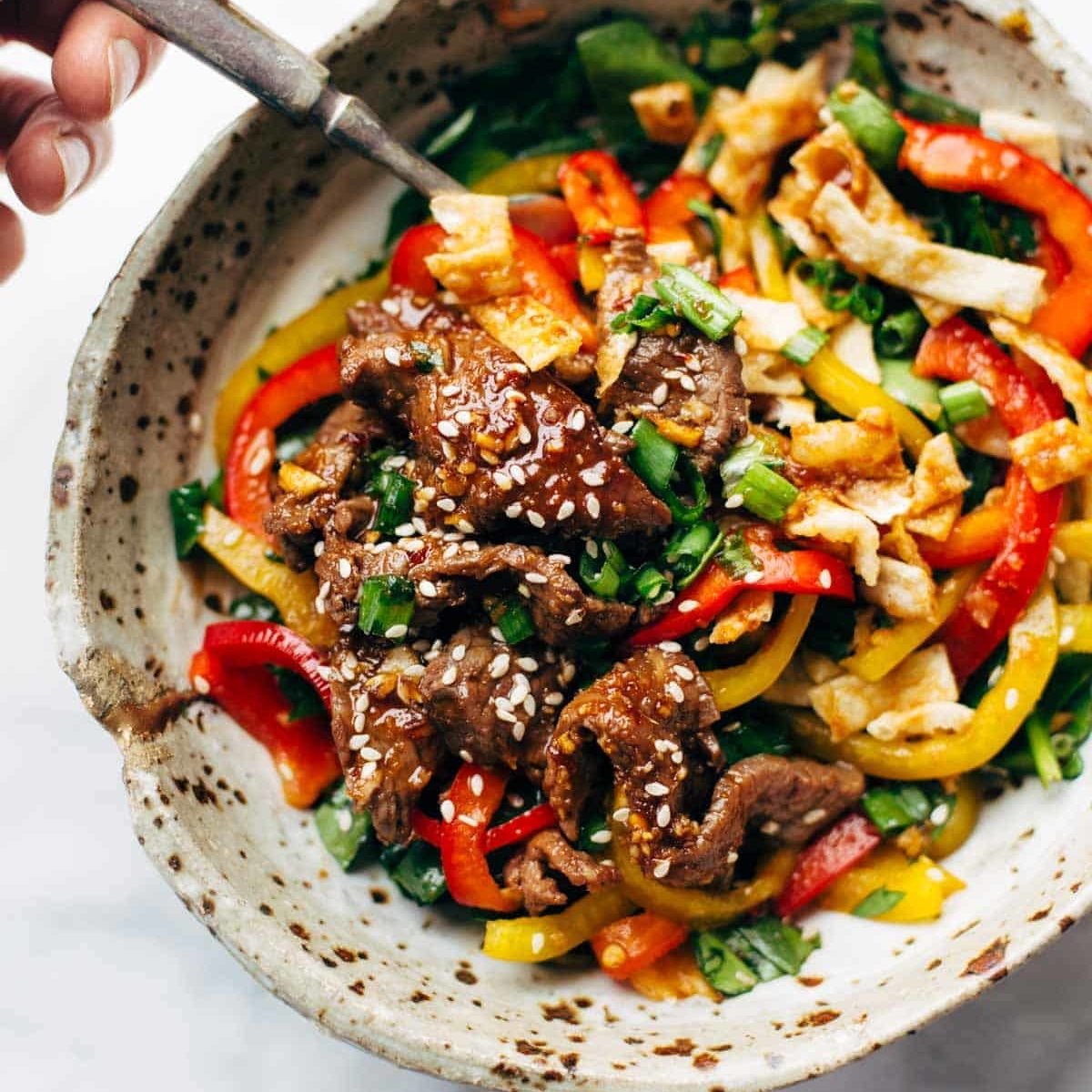 Комбо блюд. Корейский стейк. Корейское барбекю. Beef strips. Steak with celery.