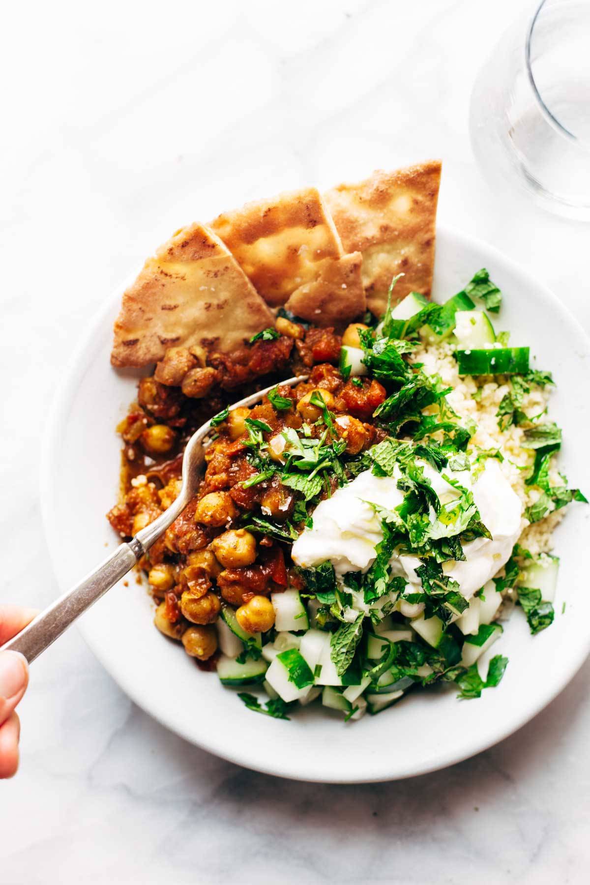 Moroccan chickpeas in a bowl with pita.