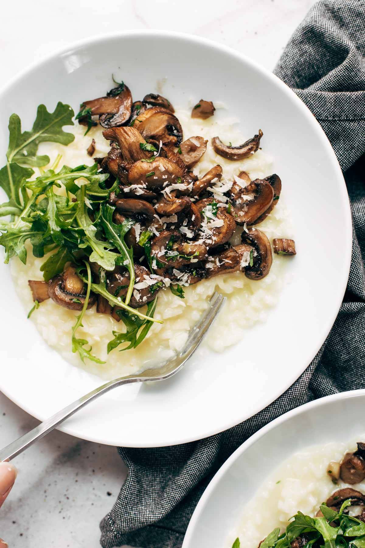 Oven risotto with mushrooms in bowl.