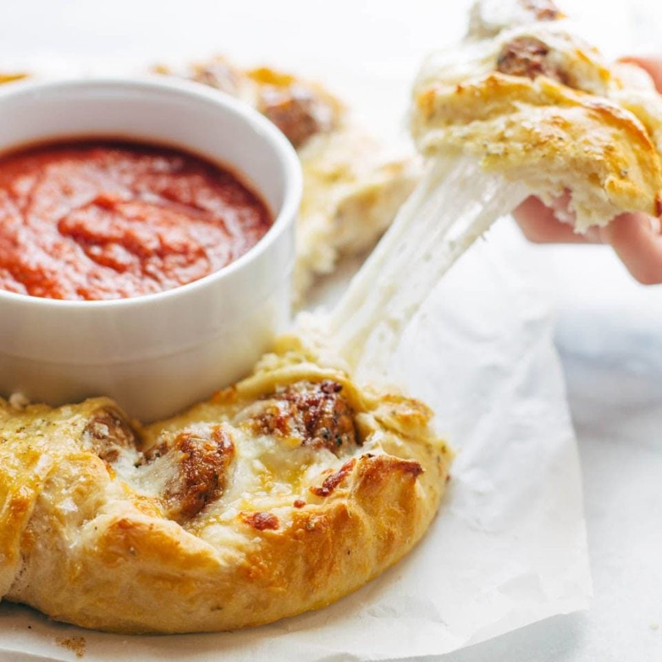 Pull Apart Pizza Ring with cheese pull.